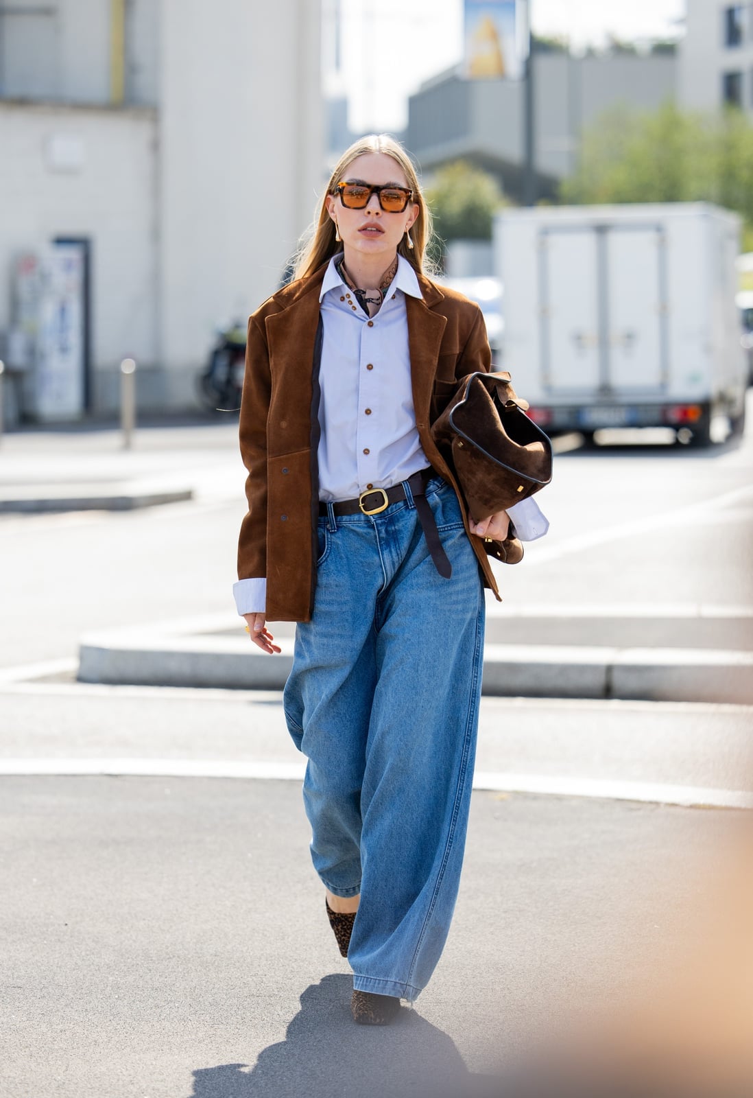 Extremely Wide Leg Jeans with Suede Blazer Extremely Wide Leg Jeans with Suede Blazer — Trendy Jeans Outfits