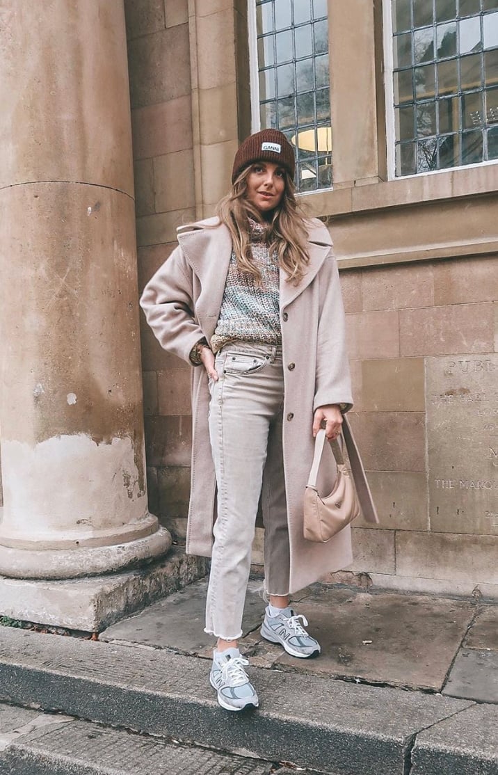Light Beige Straight Leg Jeans with Long Coat Light Beige Straight Leg Jeans with Long Coat — Trendy Jeans Outfits
