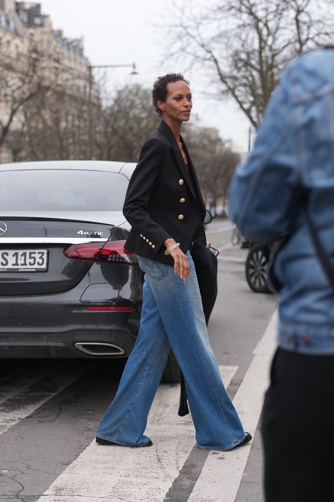 Light Wash Wide Leg Jeans with Black Blazer Light Wash Wide Leg Jeans with Black Blazer — Trendy Jeans Outfits