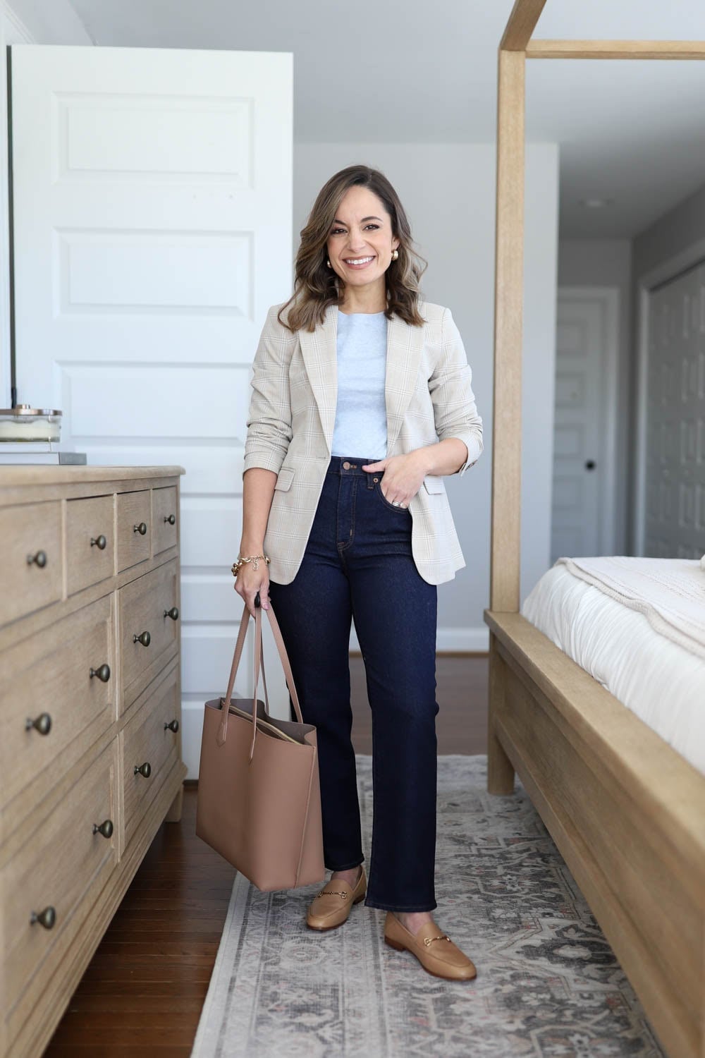 Dark Blue Straight Leg Jeans with Checked Blazer Dark Blue Straight Leg Jeans with Checked Blazer — Trendy Jeans Outfits