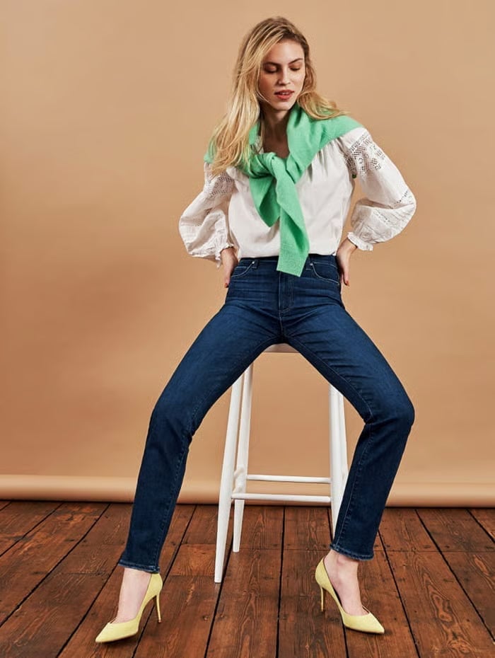 Slim Leg Jeans with Lace Blouse and Yellow Pumps Slim Leg Jeans with Lace Blouse and Yellow Pumps — Trendy Jeans Outfits