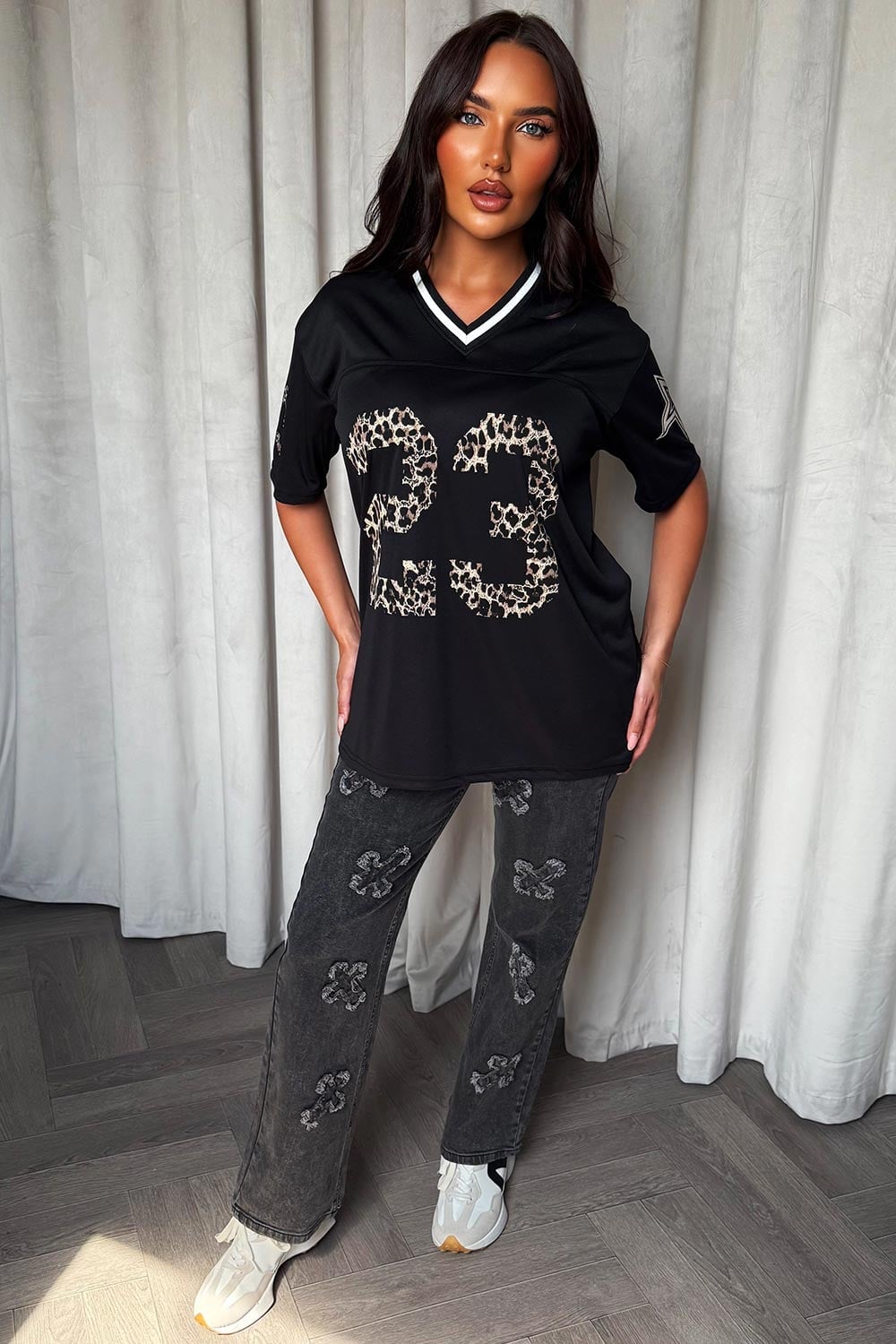 Oversized Jersey With Straight Leg Jeans — Trendy Jersey Outfit
