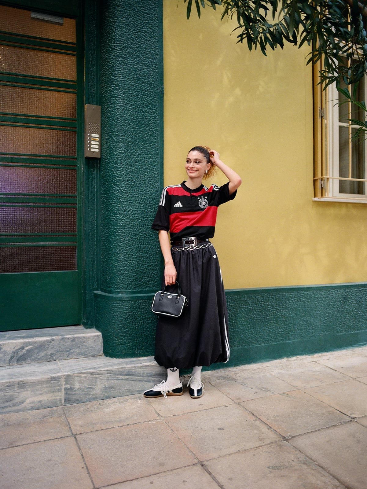 Jersey Tucked Into Voluminous Midi Skirt — Trendy Jersey Outfit