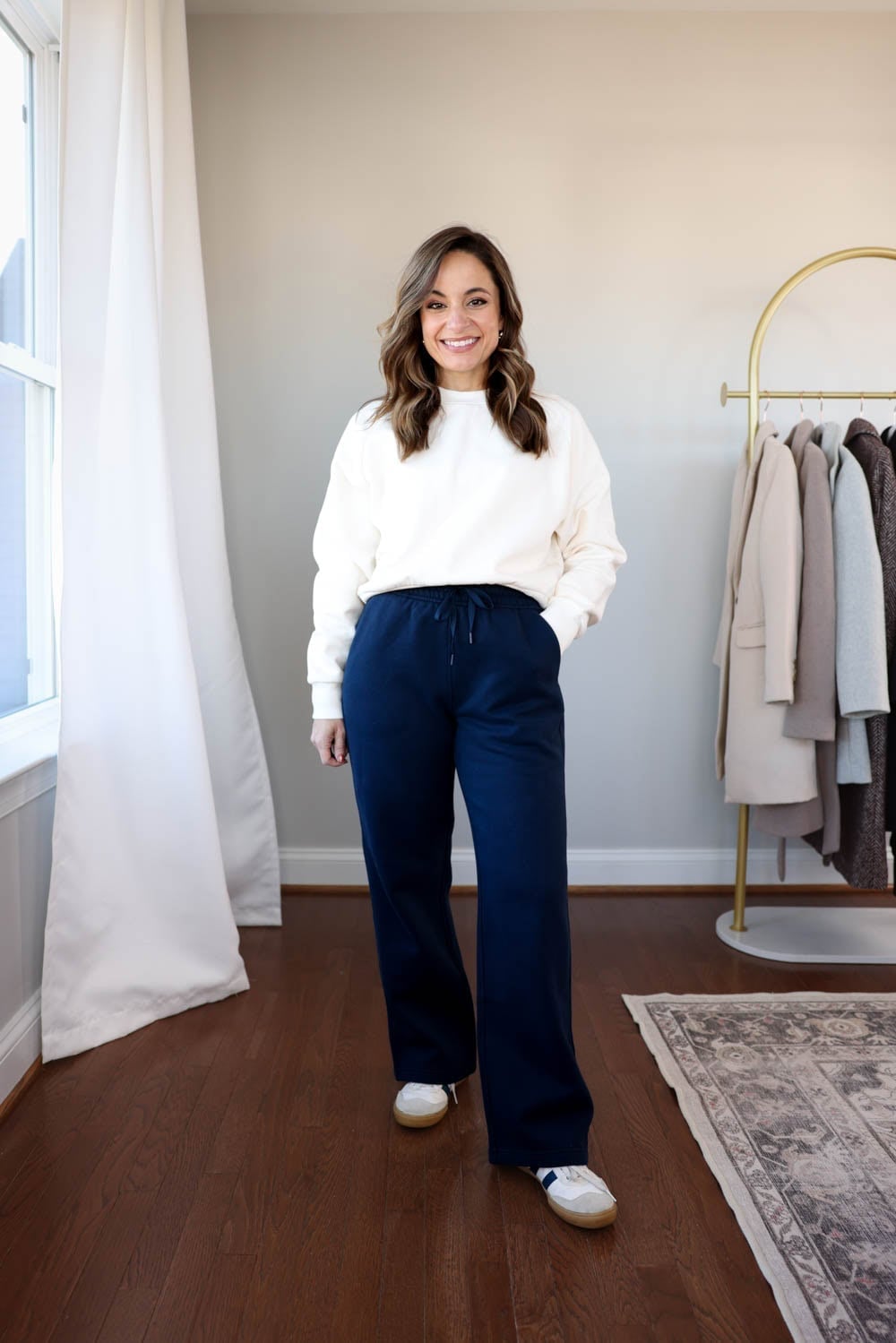 Cream Sweatshirt with Navy Wide-Leg Joggers Cream Sweatshirt with Navy Wide-Leg Joggers — Trendy Jogging Outfits