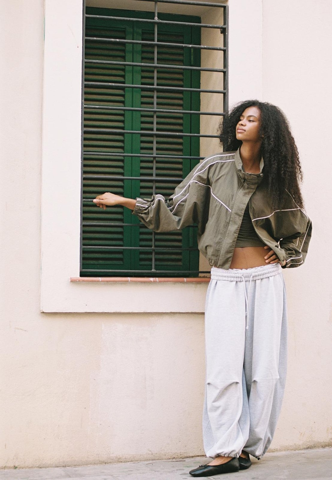 Light Grey Baggy Trousers with Green Bomber Jacket Light Grey Baggy Trousers with Green Bomber Jacket — Trendy Jogging Outfits