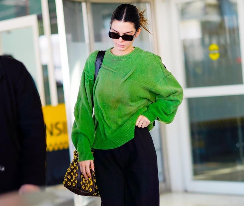 Black Joggers with Oversized Green Sweater Black Joggers with Oversized Green Sweater — Trendy Jogging Outfits