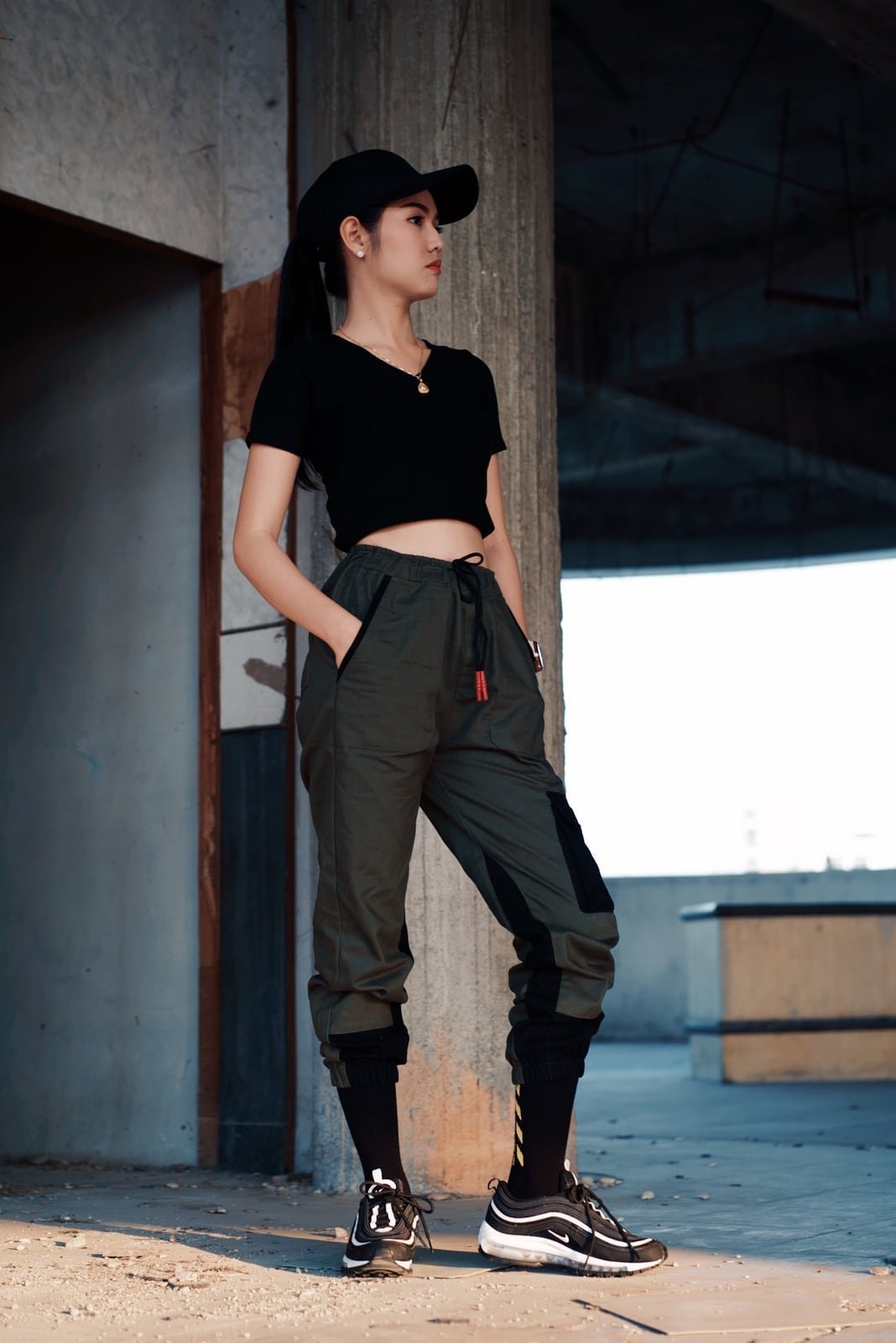 Olive Green Cargo Joggers with Black Crop Top Olive Green Cargo Joggers with Black Crop Top — Trendy Jogging Outfits
