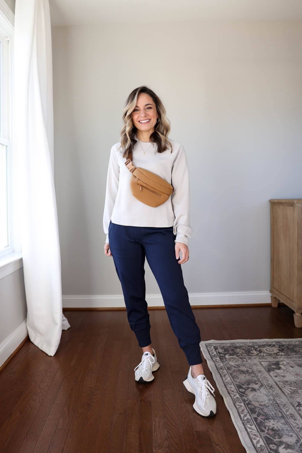 Navy Tapered Joggers with Beige Sweatshirt Navy Tapered Joggers with Beige Sweatshirt — Trendy Jogging Outfits