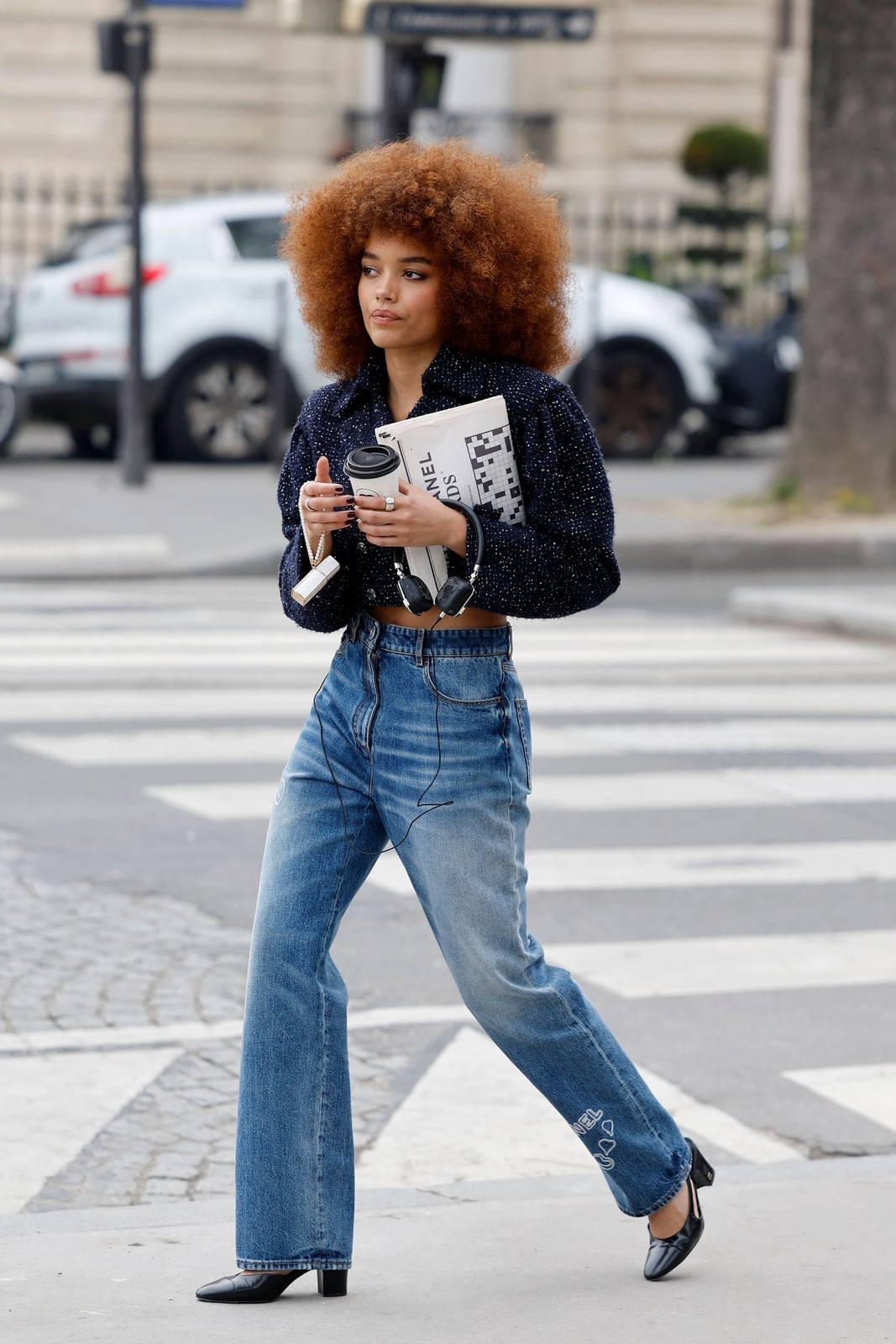 Navy Jacket and Black Pointed Toe Kitten Heels With Wide Leg Jeans — Trendy Kitten Heels Outfits