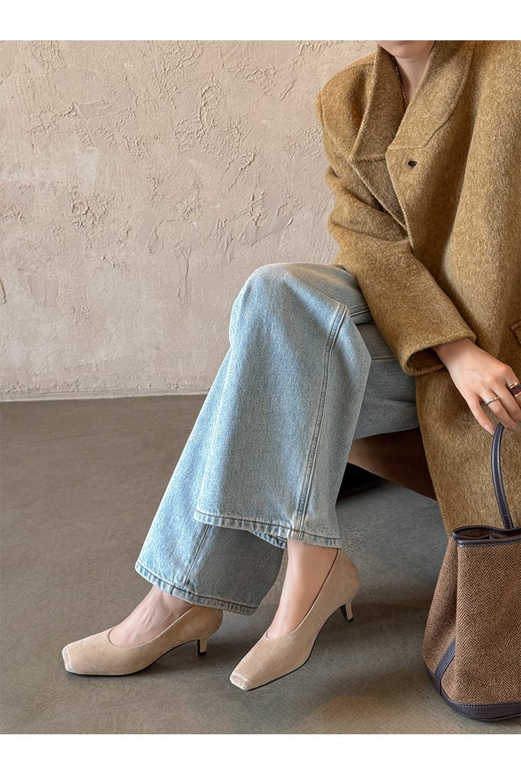 Camel Coat with Beige Suede Kitten Heels — Trendy Kitten Heels Outfits