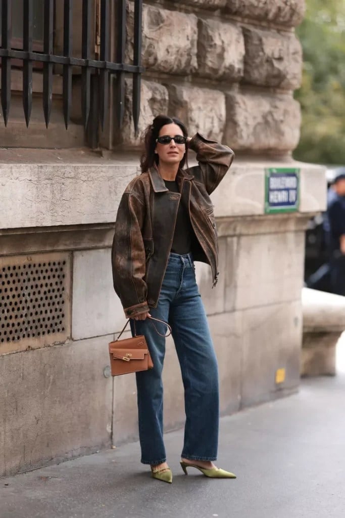 Distressed Jacket with Pointed Toe Kitten Heels and Relaxed Fit — Trendy Kitten Heels Outfits