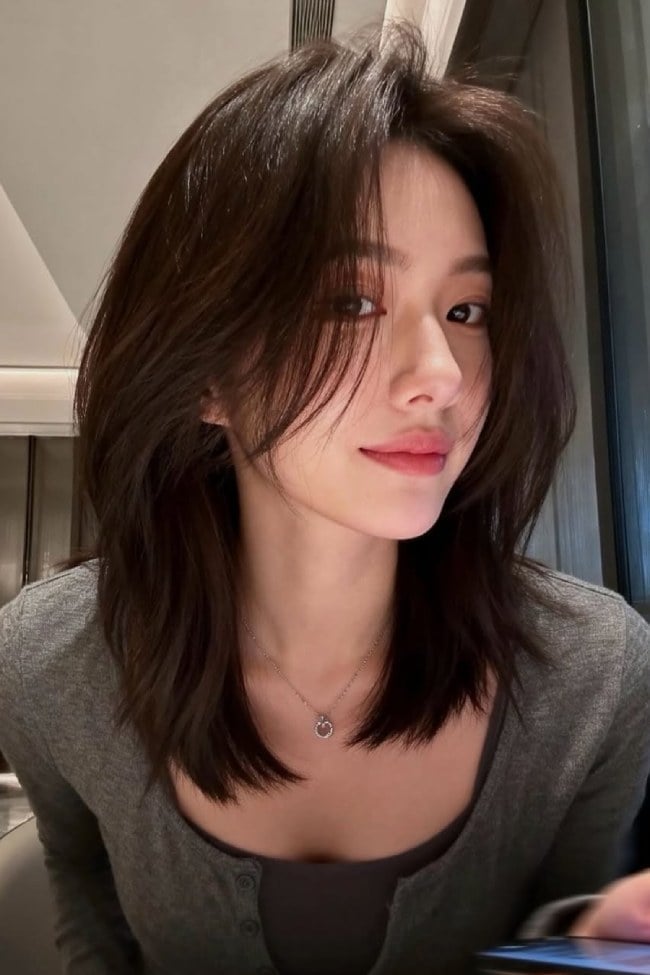 Shoulder Length Layers With Face Framing, Close-Up Take — Trendy Korean Hairstyles