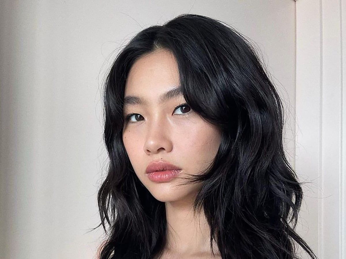 Shoulder Waves Air Dried With Creating A Natural And Effortless Look — Trendy Korean Hairstyles