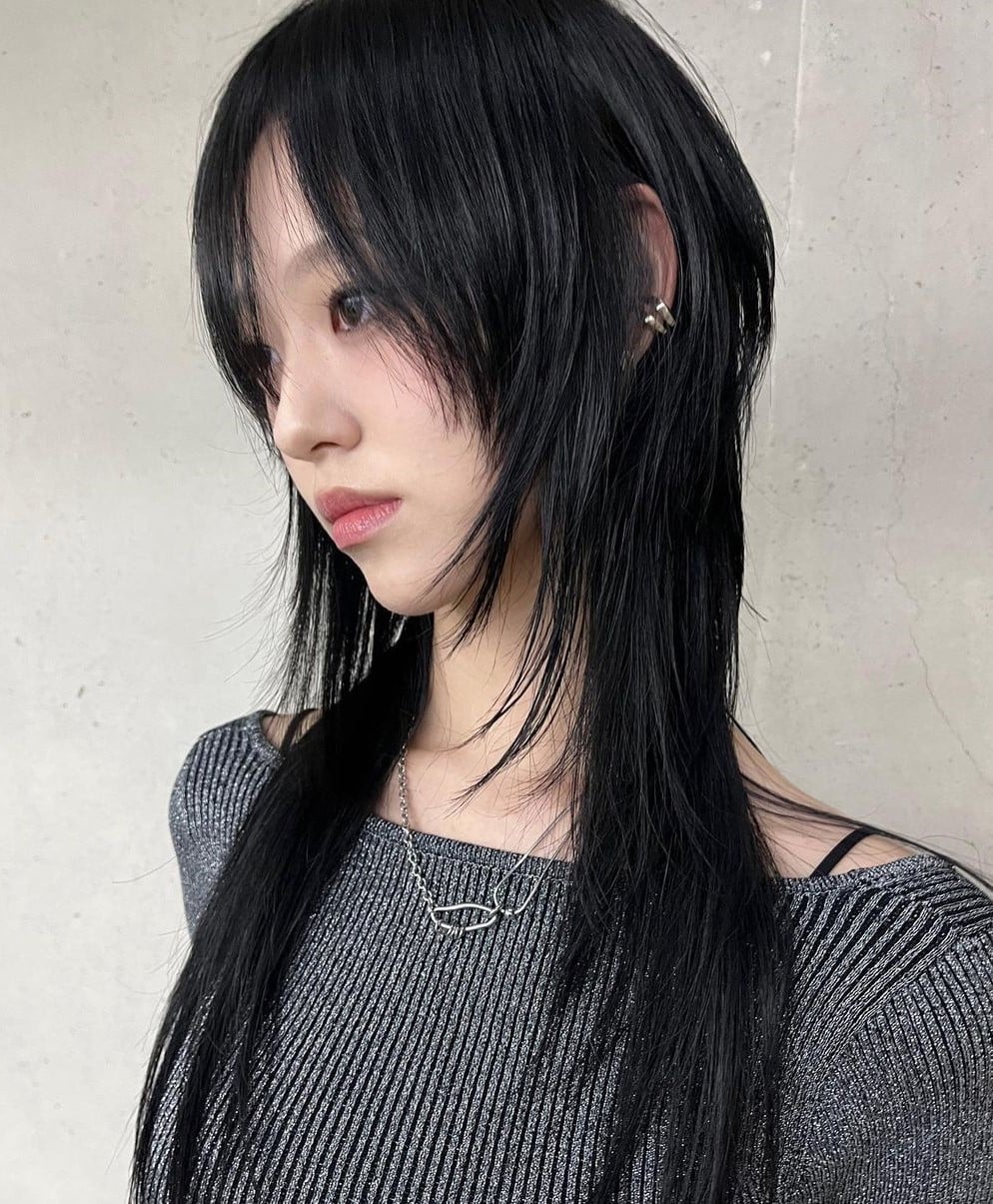 Mid-Back Wolf Cut With Curtain Bangs — Trendy Korean Hairstyles