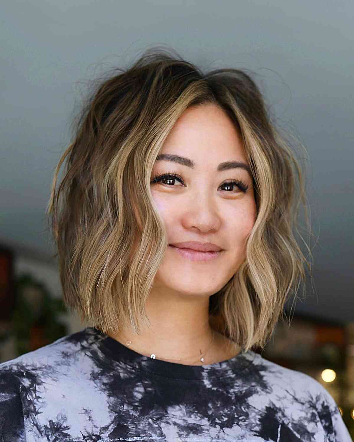 Layered Chin Bob With Blonde Highlights — Trendy Korean Hairstyles