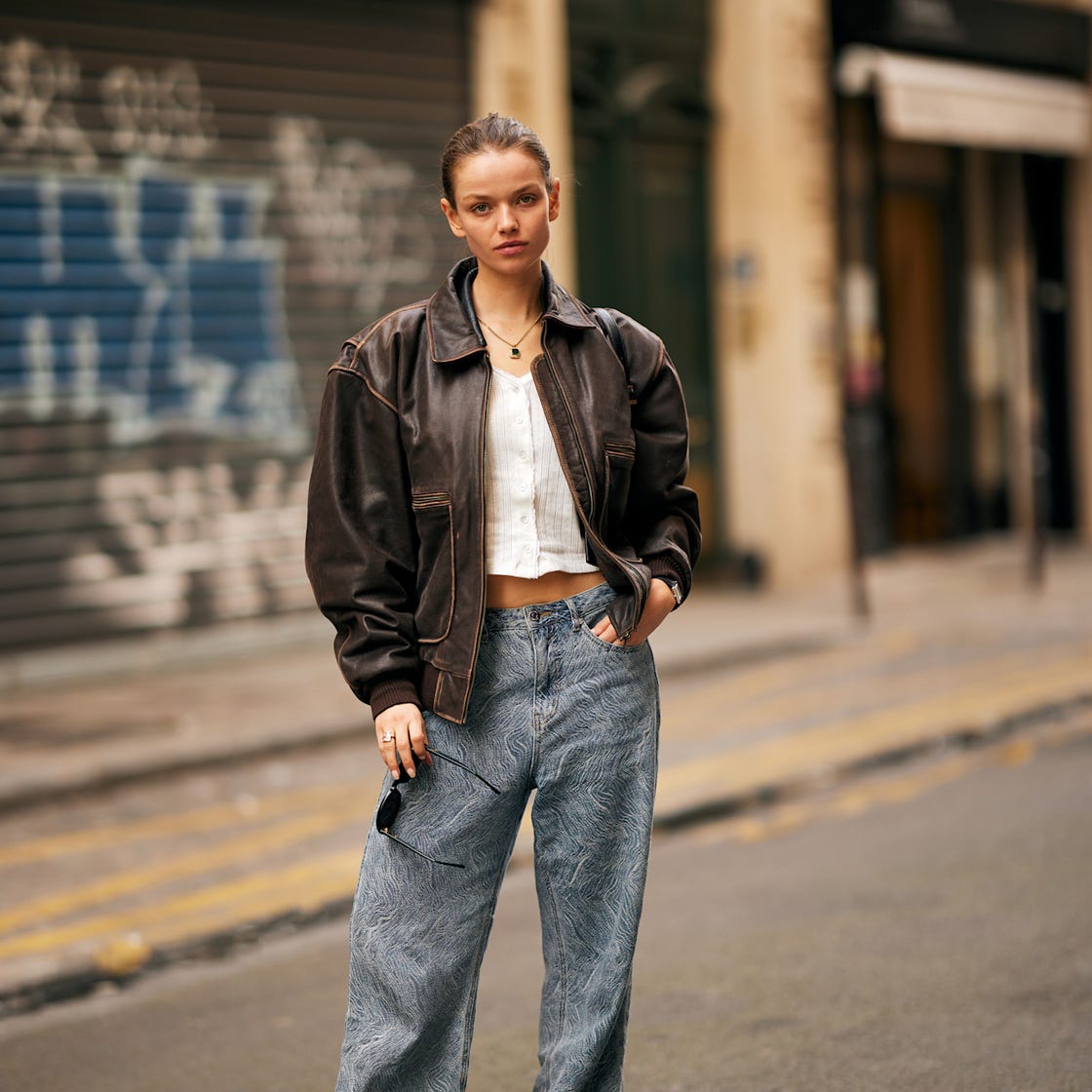 Brown Bomber Jacket with Patterned Wide Leg Jeans Brown Bomber Jacket with Patterned Wide Leg Jeans — Trendy Leather Jacket Outfits Women