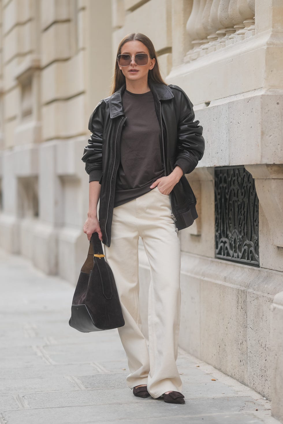 Oversized Black Jacket with Cream Trousers and Loafers Oversized Black Jacket with Cream Trousers and Loafers — Trendy Leather Jacket Outfits Women