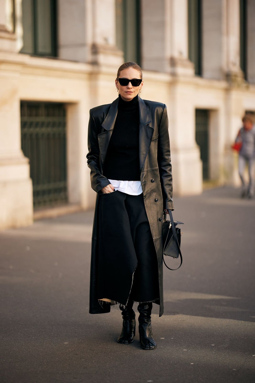 Black Leather Trench Coat with Turtleneck and Trousers Black Leather Trench Coat with Turtleneck and Trousers — Trendy Leather Jacket Outfits Women