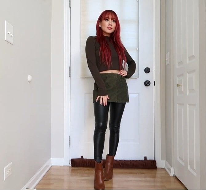 Leather-look Leggings with a Corduroy Mini Skirt — Trendy Leggings Outfits
