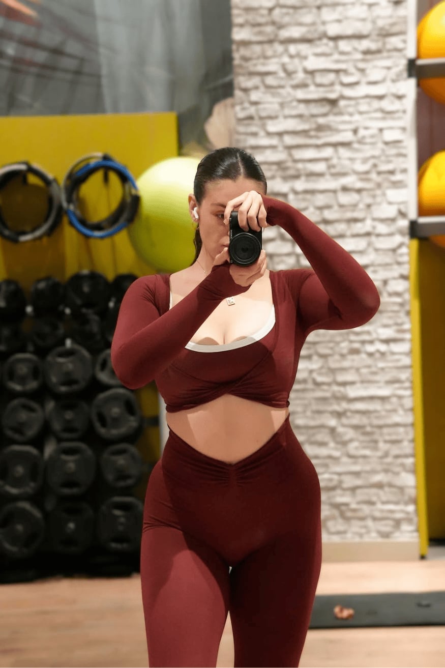 Maroon Ribbed Knit Leggings in an Athleisure Set — Trendy Leggings Outfits