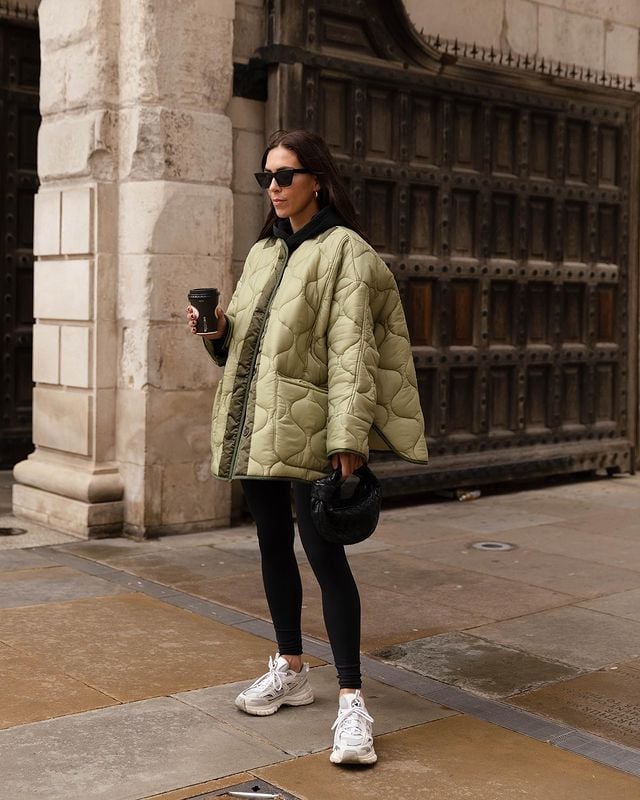 Black Leggings with an Olive Green Quilted Jacket — Trendy Leggings Outfits