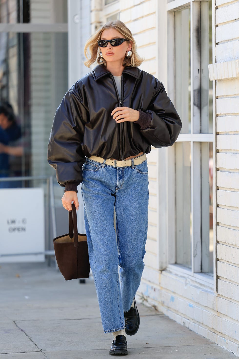 Leather Bomber Jacket Adds Edge to Casual Base Leather Bomber Jacket Adds Edge to Casual Base — Trendy Los Angeles Outfits