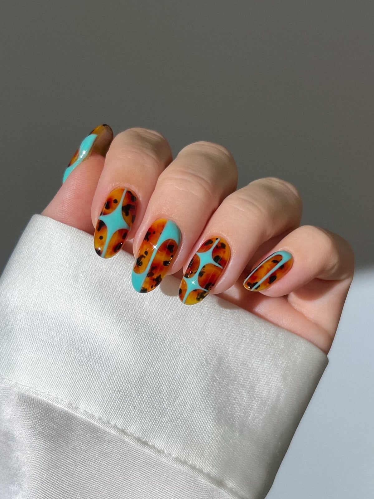 Medium Oval Tortoiseshell Turquoise Nails Medium Oval Tortoiseshell Turquoise Nails — Trendy Manicure Nails