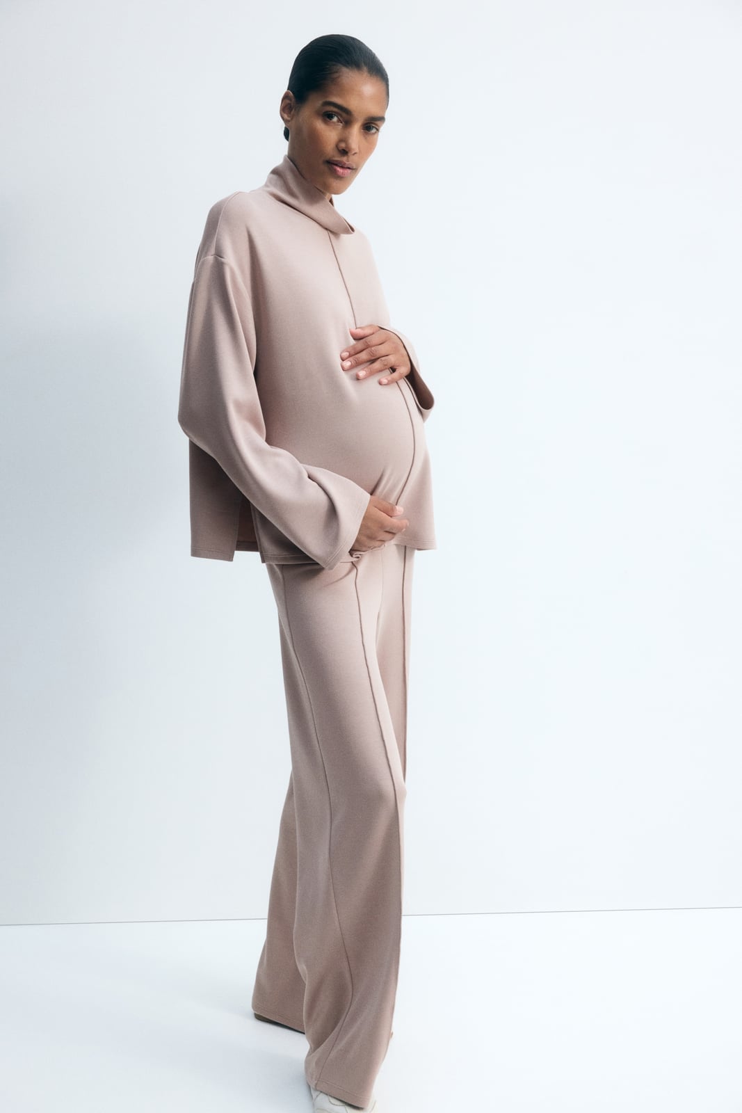 Beige Knit Oversized Top and Trousers Set, Close-Up Take — Trendy Maternity Outfits