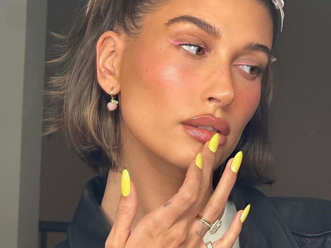 Vibrant Yellow Glossy Medium Almond Nails — Trendy Medium Almond Nails