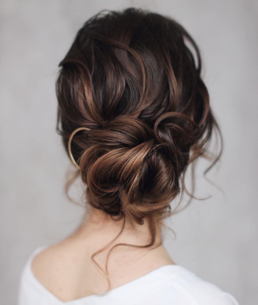 Loose Messy Bun With Blonde Balayage — Trendy Messy Bun Updo