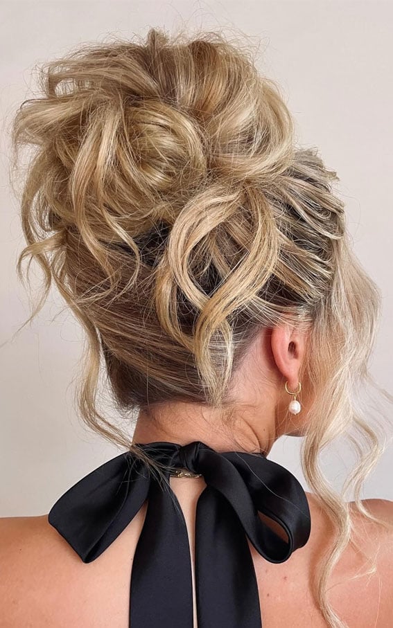Messy Updo With Voluminous Curls — Trendy Messy Bun Updo