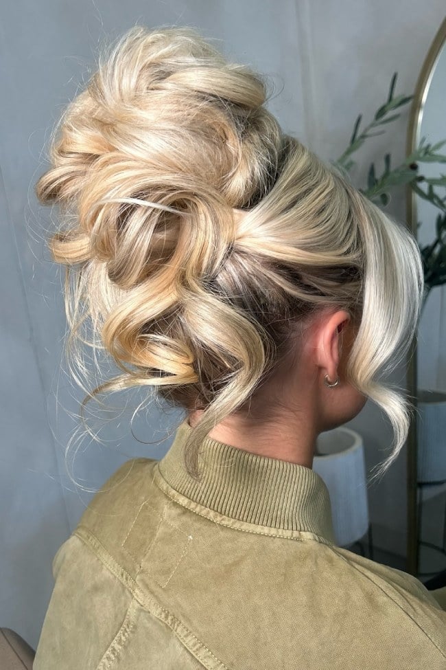 Voluminous Blonde Messy Bun — Trendy Messy Hair