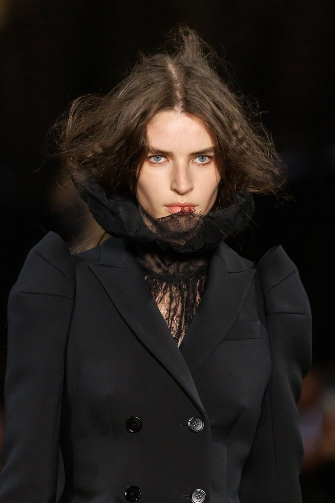 Shoulder Length Layers With Curtain Bangs — Trendy Messy Hair