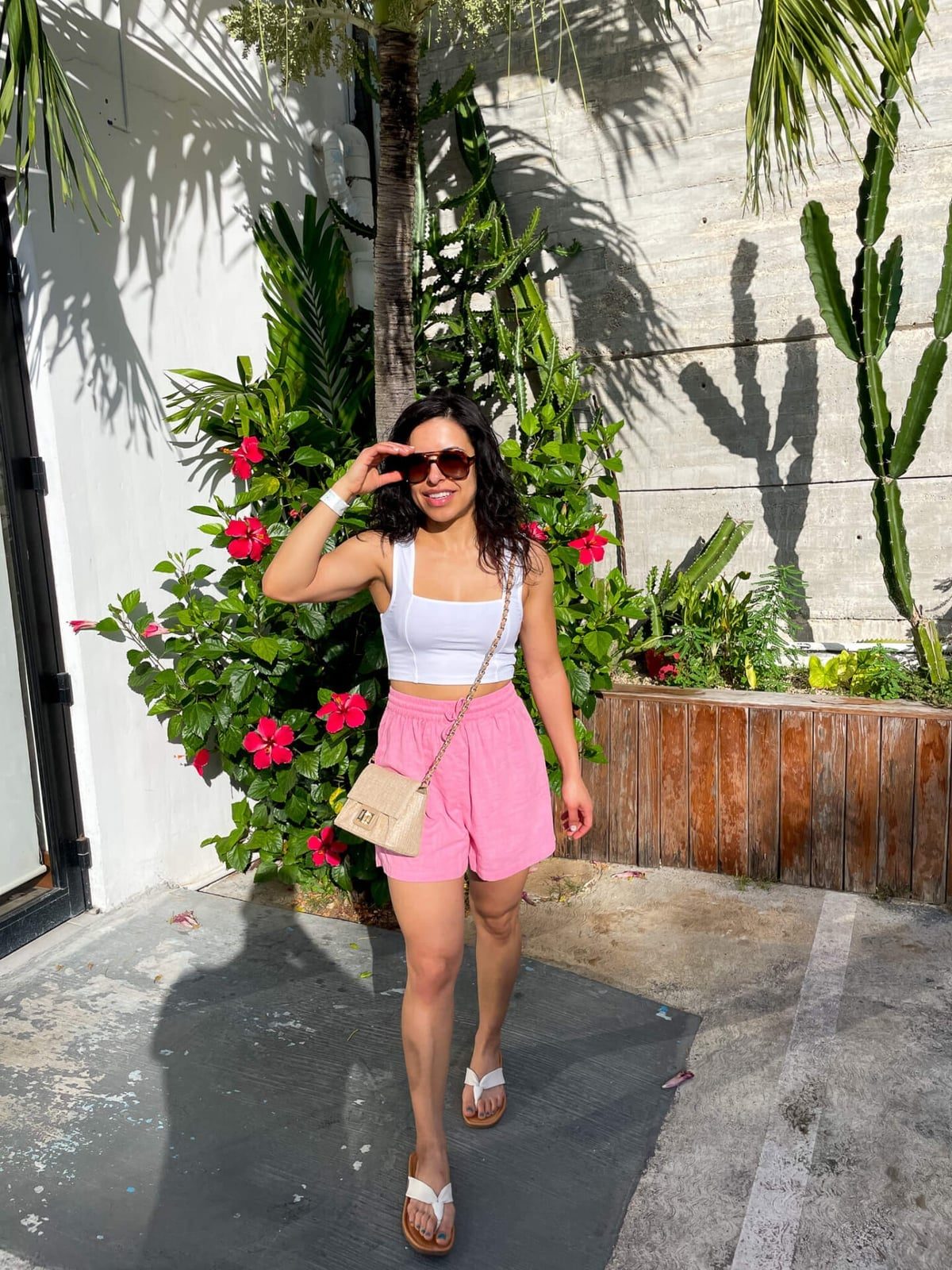 White Tank Top and Pink Linen Shorts White Tank Top and Pink Linen Shorts — Trendy Mexico Outfits