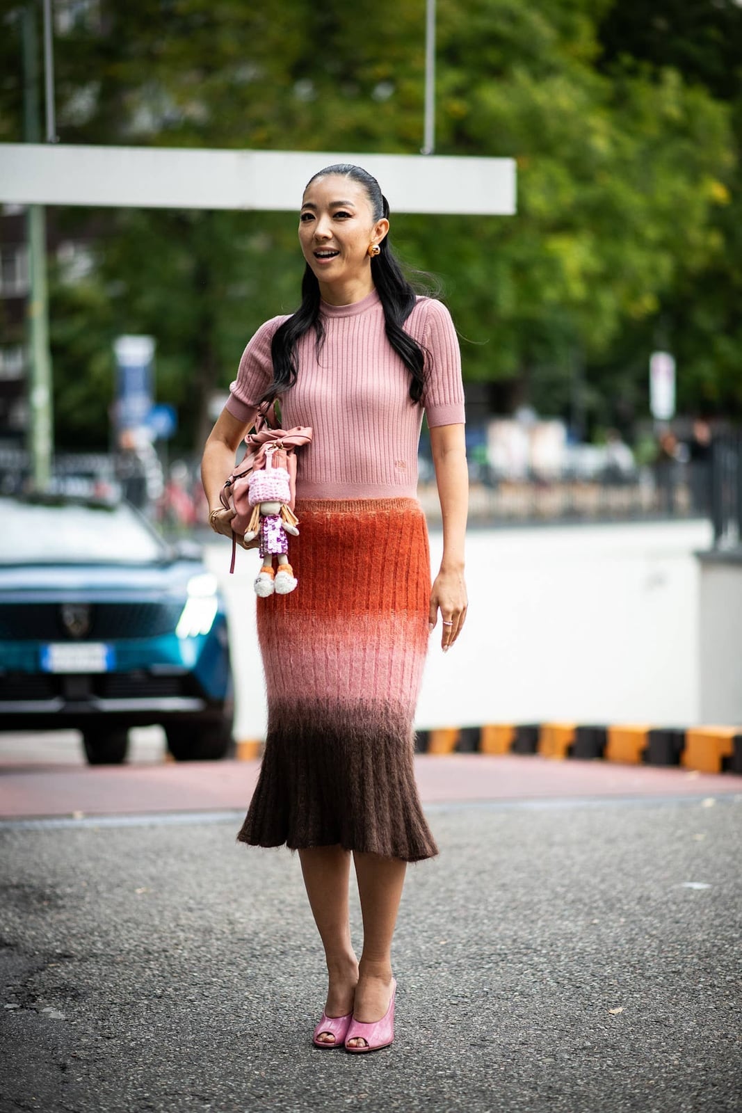 Ombre Ribbed Knit Midi Skirt with Pink Heels — Trendy Midi Skirt Outfits