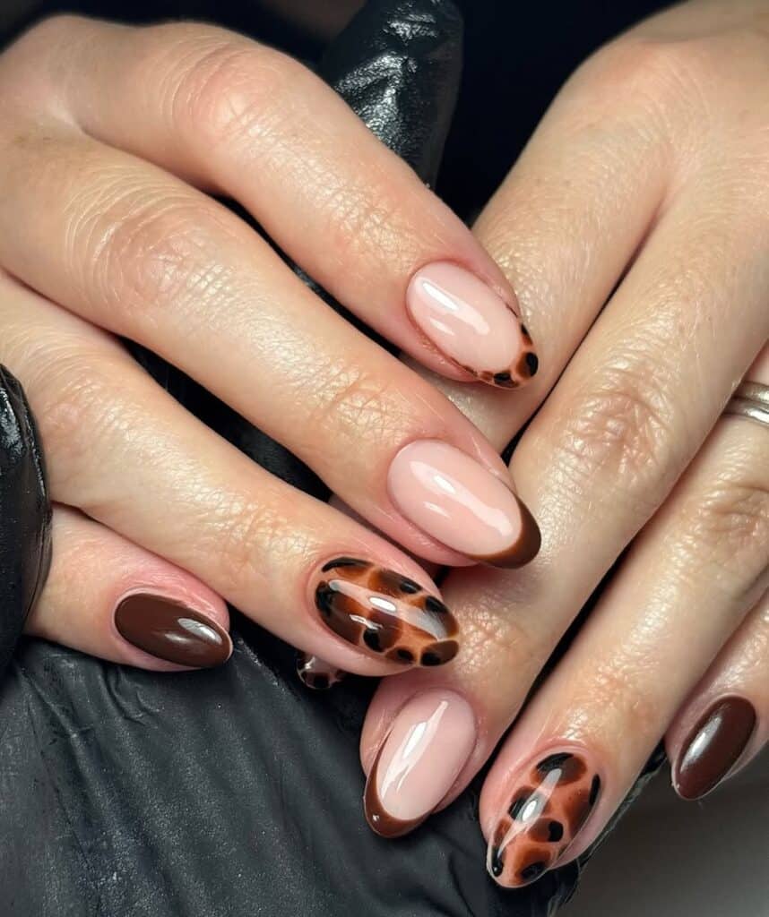 Short Oval with Brown French and Leopard Print Short Oval with Brown French and Leopard Print — Trendy Mocha Nails