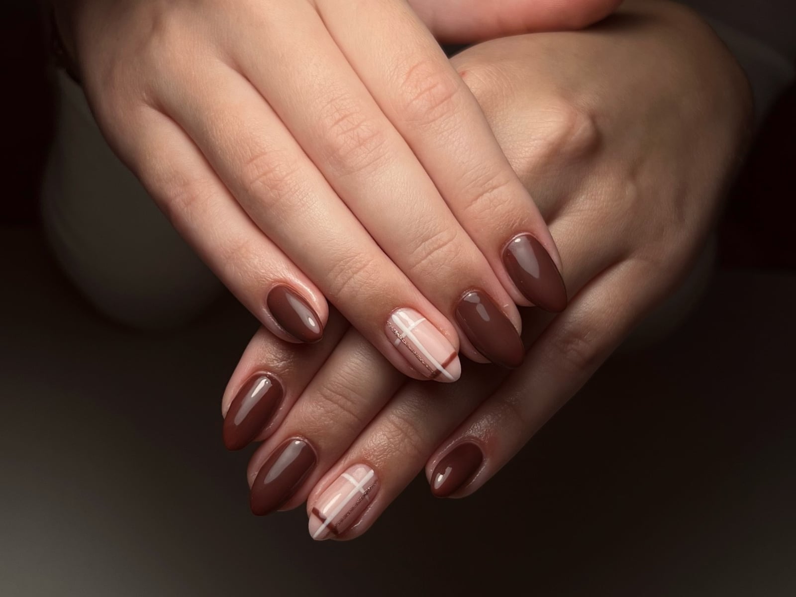 Medium Almond with Plaid Accent Nails Medium Almond with Plaid Accent Nails — Trendy Mocha Nails