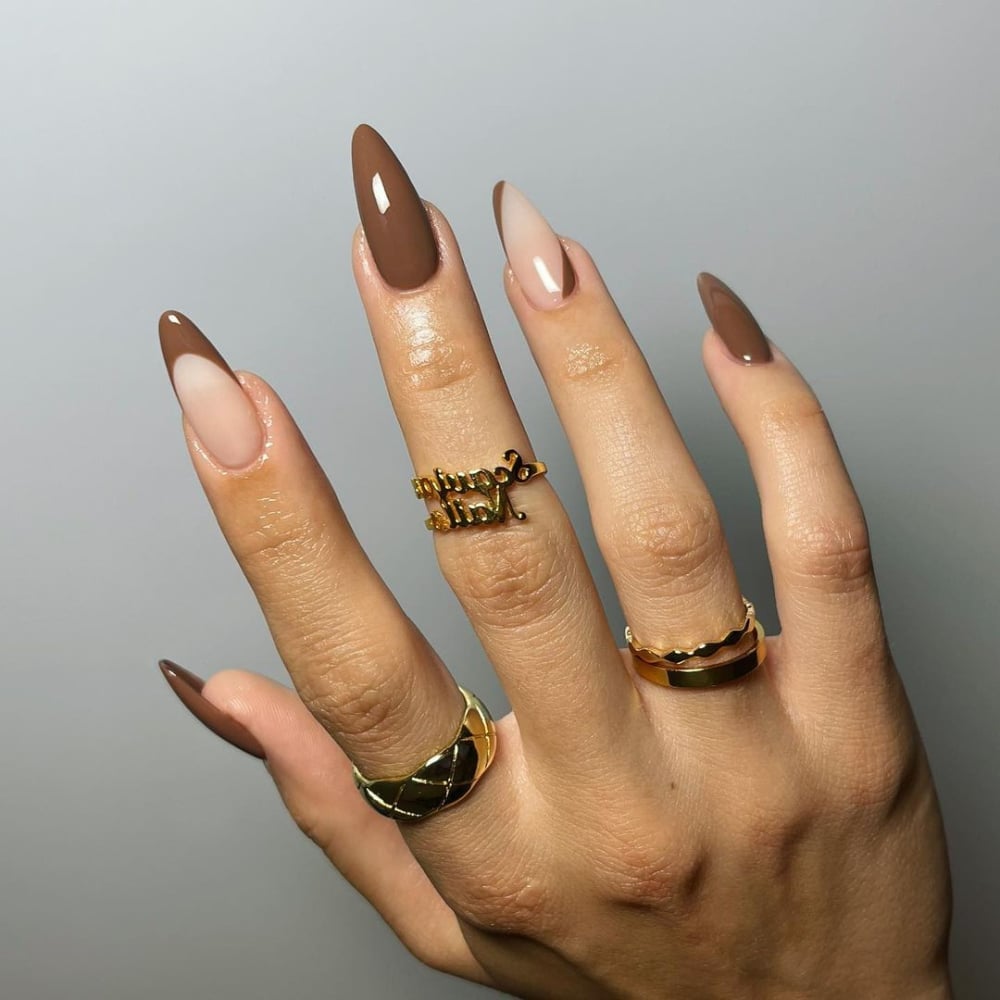 Abstract Wavy Lines Medium Almond Nails Abstract Wavy Lines Medium Almond Nails — Trendy Mocha Nails