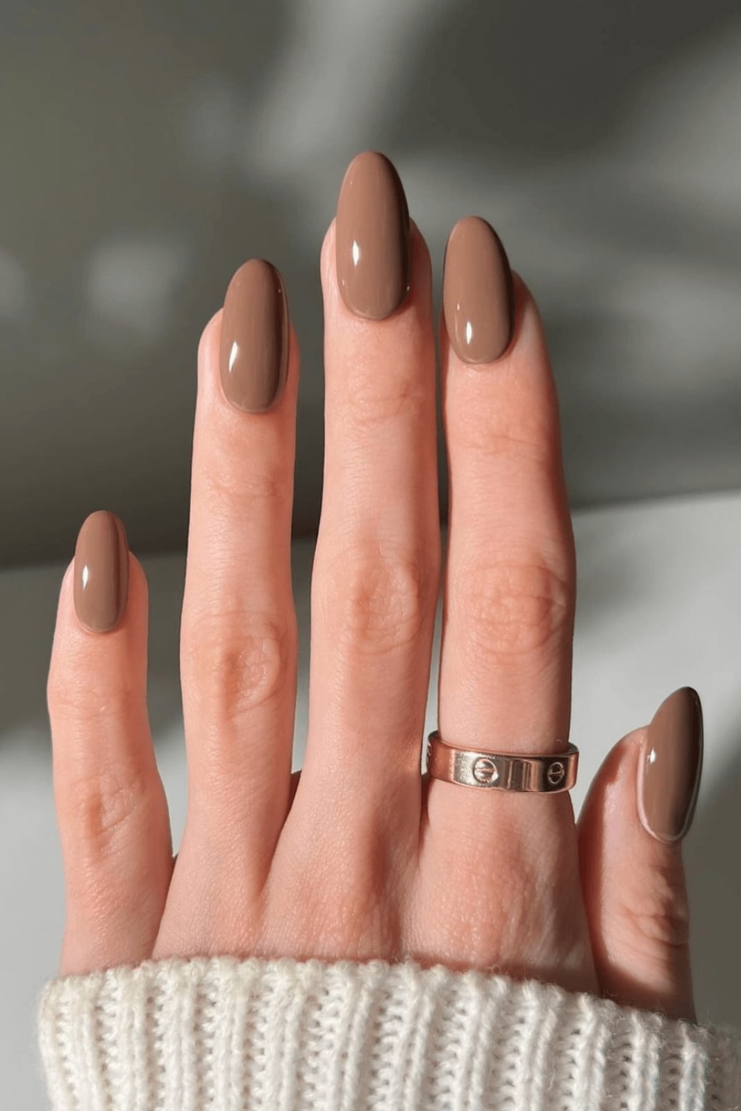 Smooth Medium Brown Almond Nails, миндаль With Clean Cuticle Lines Smooth Medium Brown Almond Nails, миндаль With Clean Cuticle Lines — Trendy Mocha Nails