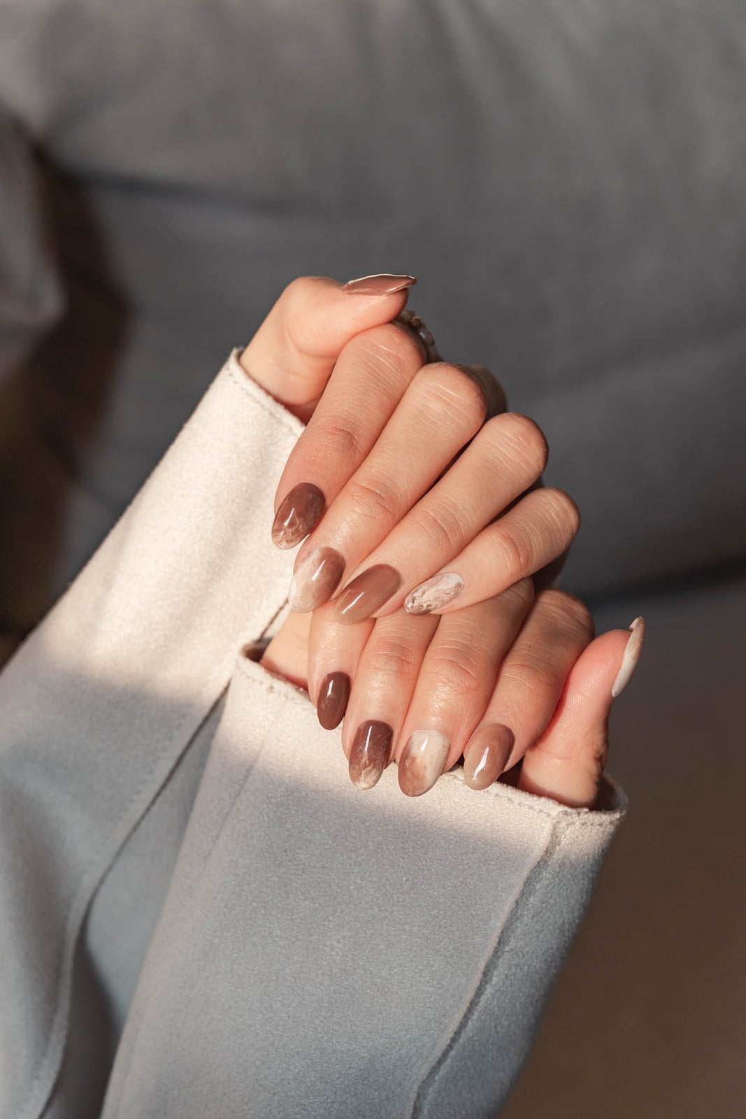 Abstract Swirls on Nude to Brown Ombre With Short Almond Abstract Swirls on Nude to Brown Ombre With Short Almond — Trendy Mocha Nails