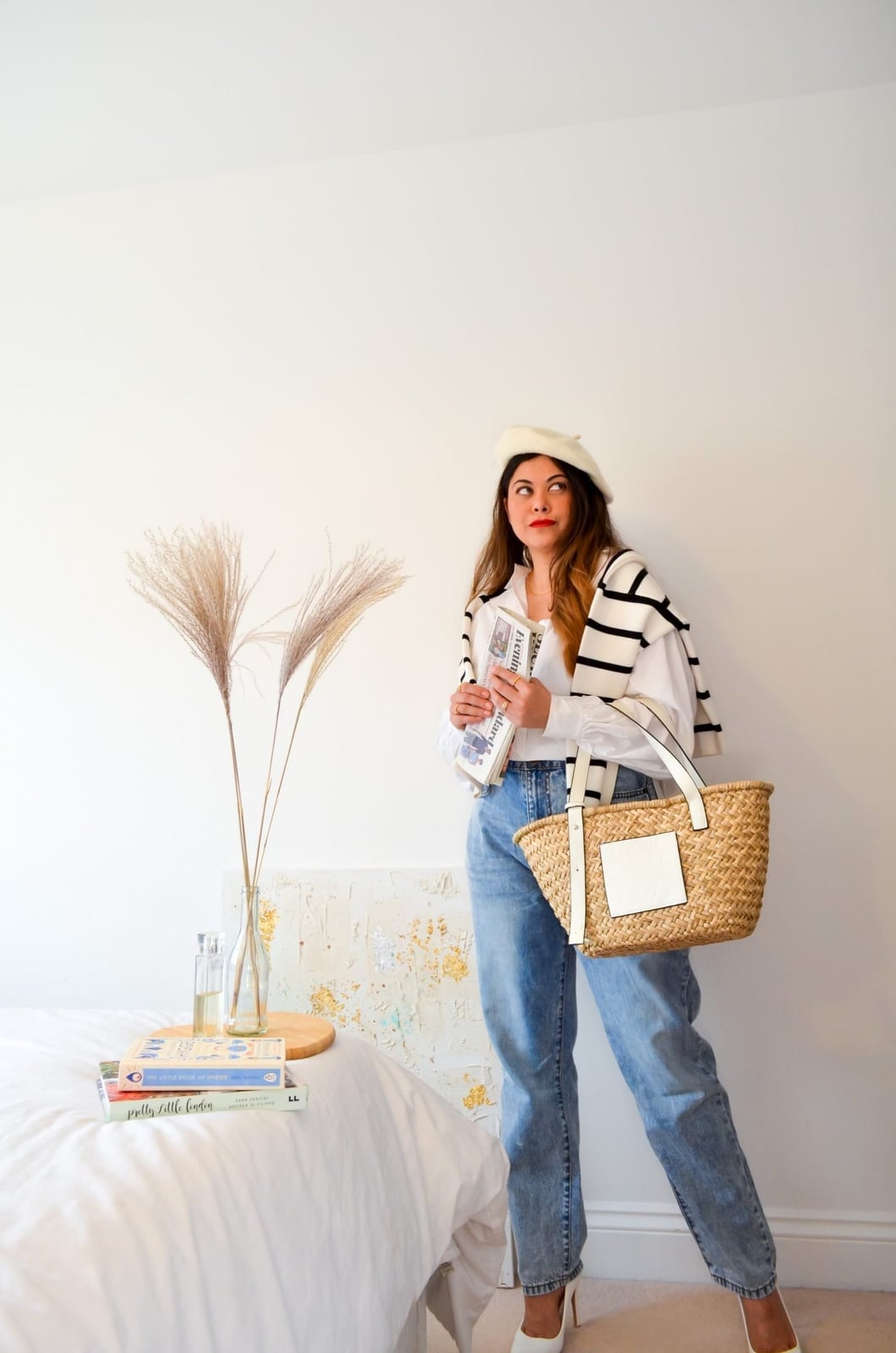 High Waisted Mom Jeans with Beret and Straight Leg — Trendy Mom Jeans Outfits