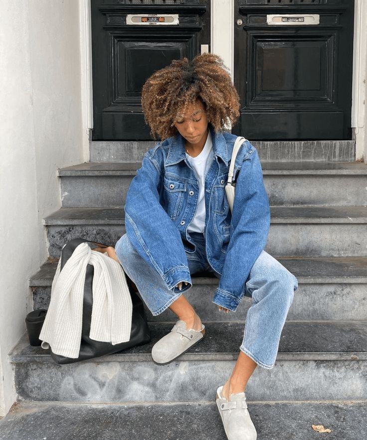 High Waist Mom Jeans with Navy Blazer and White Sneakers — Trendy Mom Jeans Outfits