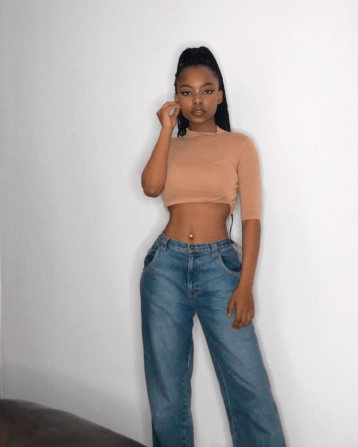 Baggy Jeans with Tan Cropped Top and Low Rise — Trendy Mom Jeans Outfits