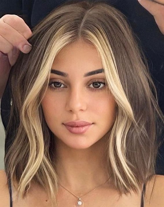 Dark Blonde Lob With Contrasting Money Pieces Dark Blonde Lob With Contrasting Money Pieces — Trendy Money Piece Hair