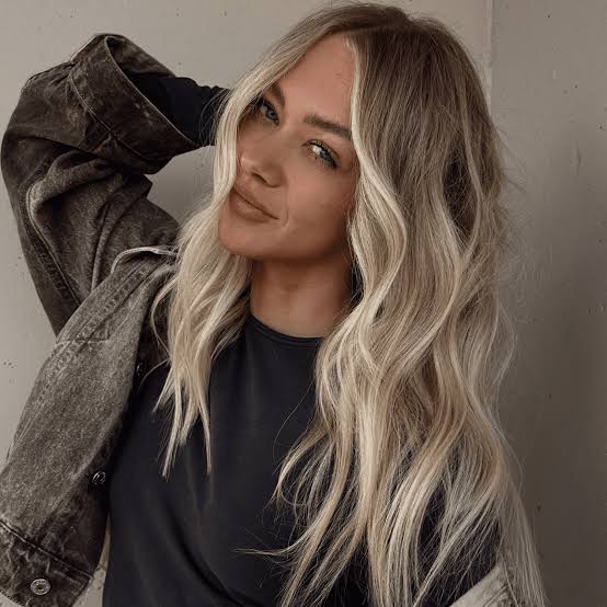 Ash Blonde Mid-Back With Lighter Blonde Money Piece Ash Blonde Mid-Back With Lighter Blonde Money Piece — Trendy Money Piece Hair