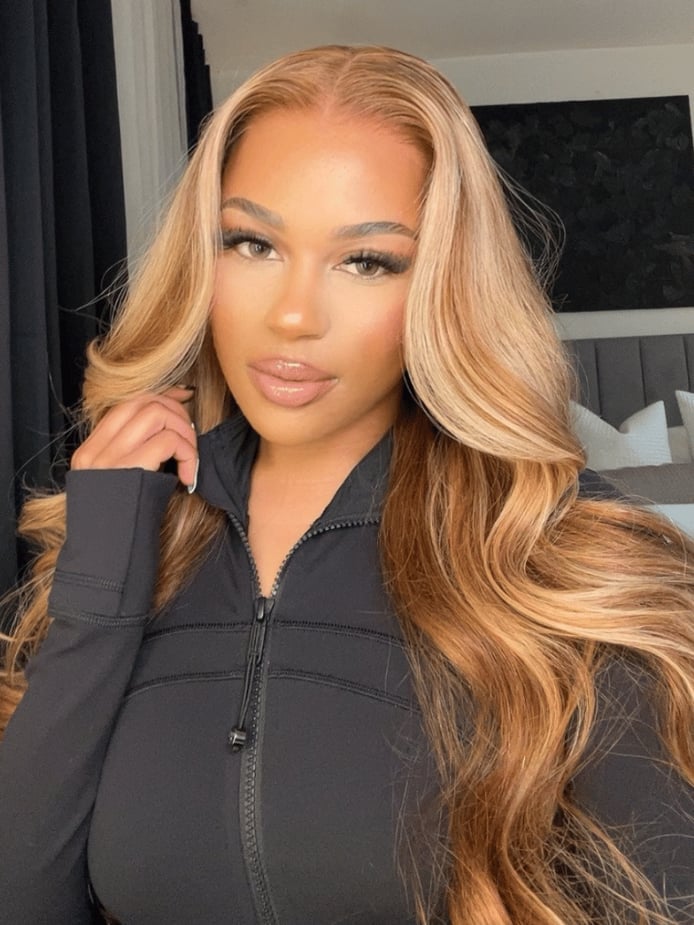 Dark Blonde Mid-Back With Bright Money Piece Dark Blonde Mid-Back With Bright Money Piece — Trendy Money Piece Hair
