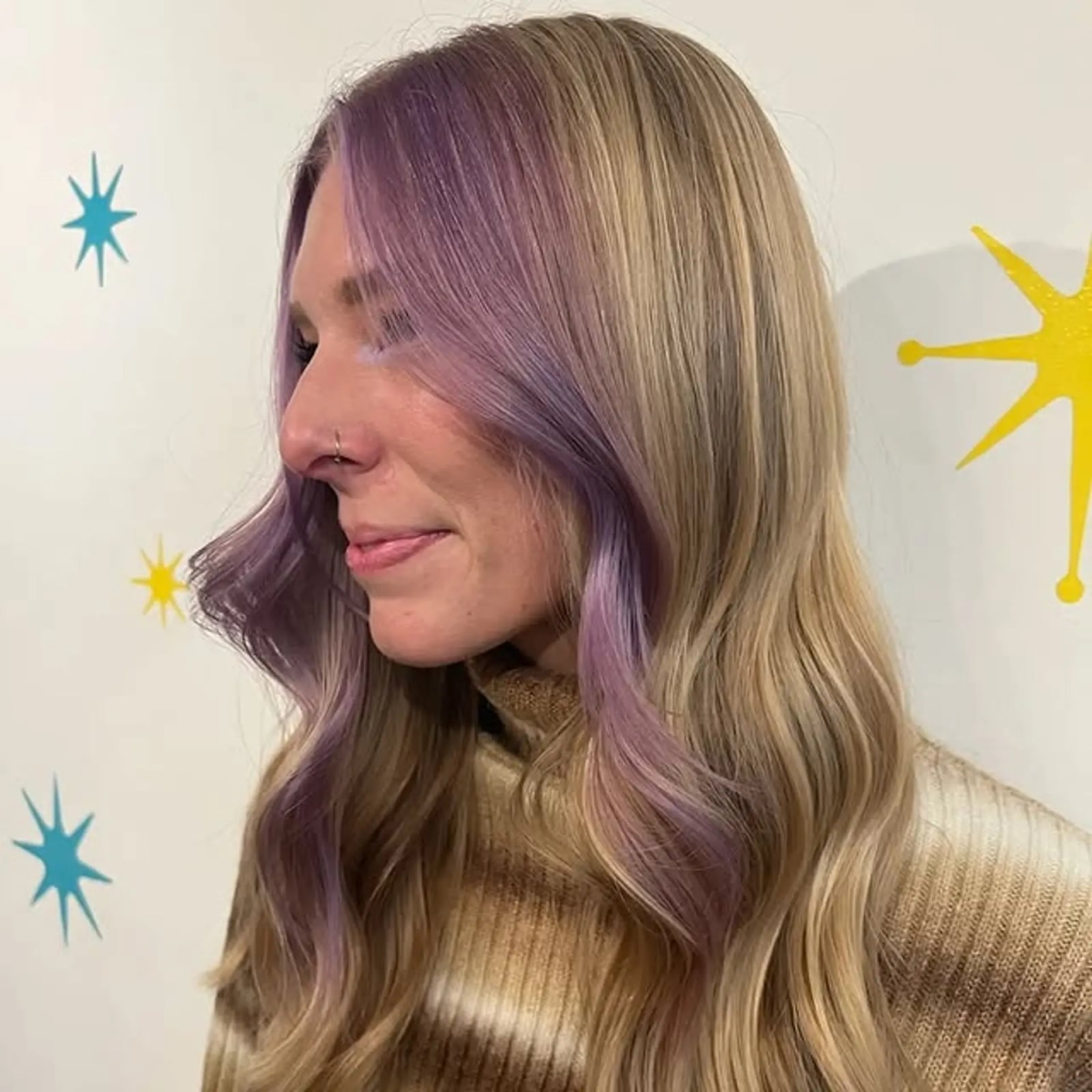 Blonde Collarbone With Pastel Lilac Money Piece Blonde Collarbone With Pastel Lilac Money Piece — Trendy Money Piece Hair
