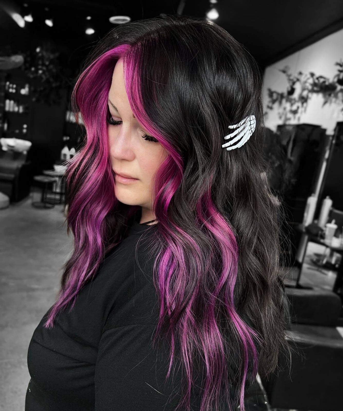 Dark Brown Mid-Back With Pink Money Piece, Wavy Dark Brown Mid-Back With Pink Money Piece, Wavy — Trendy Money Piece Hair