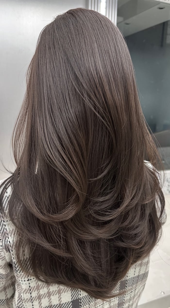 Mid-Back Mushroom Brown With Ash Tones and Layers — Trendy Mushroom Brown Hair Color