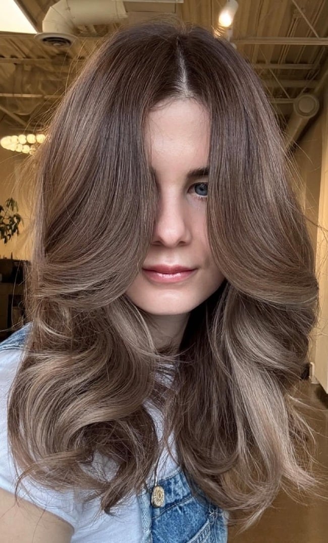 Collarbone Light Mushroom Brown With Beige Highlights — Trendy Mushroom Brown Hair Color